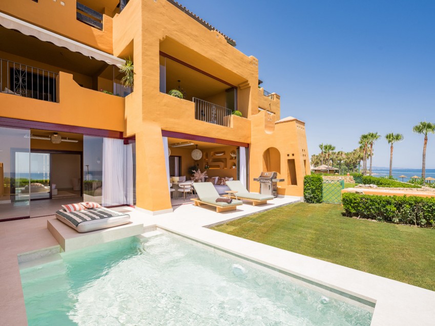 Beachfront 4 bedroom apartment with private pool on the New Golden Mile Estepona